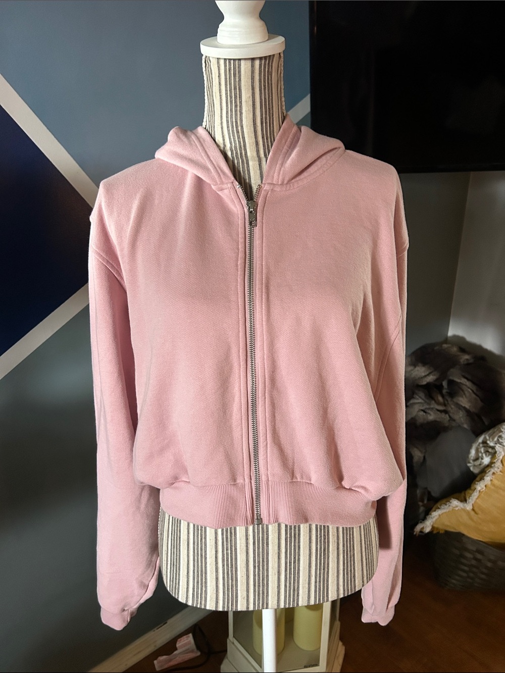 ALO Sweet Escape Yoga Pink Cropped Zip Hoodie - Picture 2 of 5